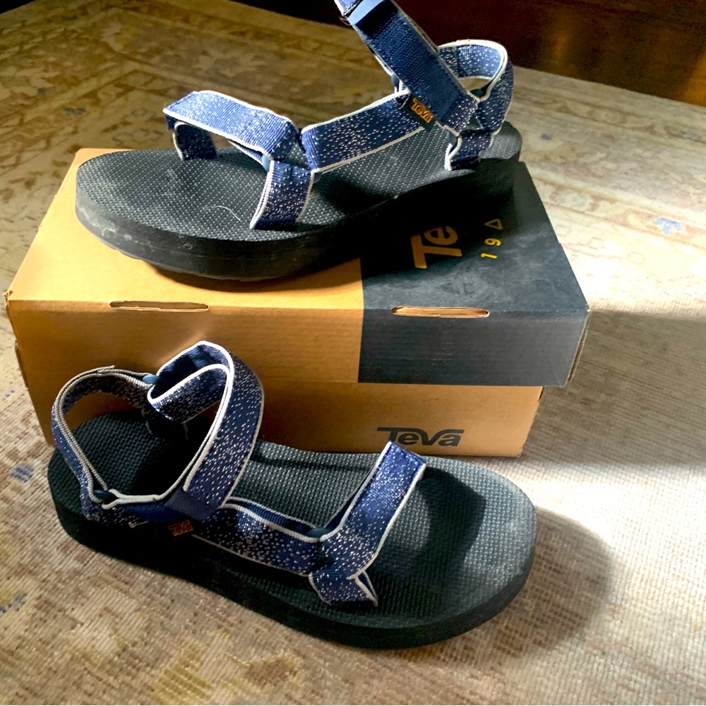 TEVA Midform Sandals like new!